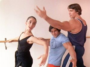 Arnold-Schwarzenegger-dance-lessons-9